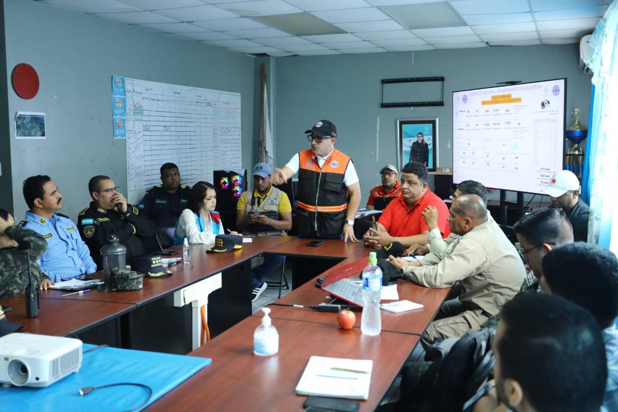 De acuerdo al recuento de daños de la Secretaría de Gestión de Riesgo y Contingencias (Copeco), Sara ha dejado a más de 16,700 personas damnificadas; 11,800 evacuados; 3,312 viviendas dañadas y 1,794 comunidades incomunicadas en 15 departamentos de Honduras. 