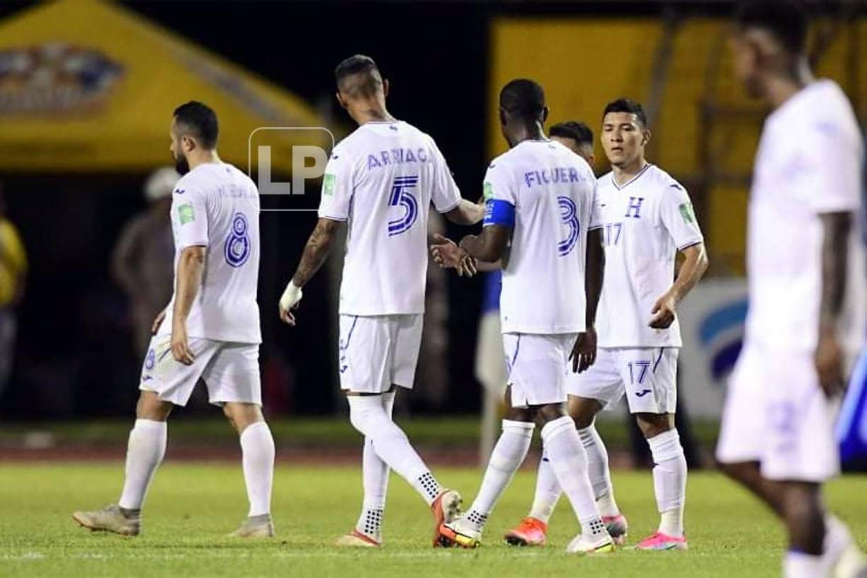 Los seleccionados hondureños terminaron muy tristes por esta dolorosa derrota ante Canadá.