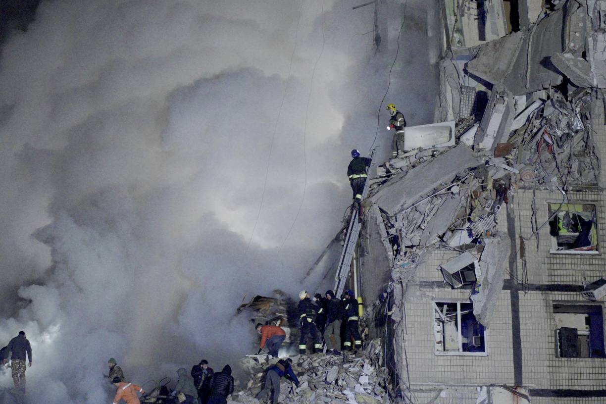 “Las operaciones de rescate continúan. Se desconoce el paradero de más de 40 personas”, agregó.