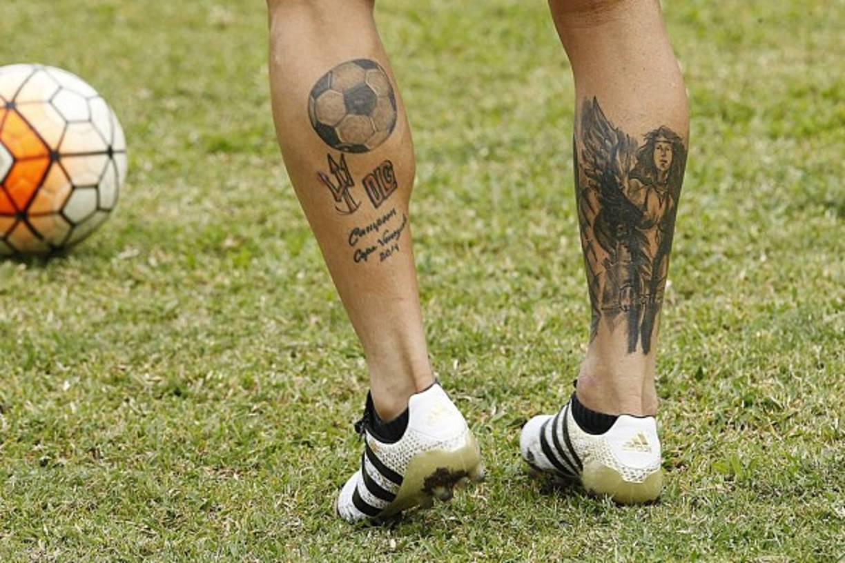 Luciano Ursino del Real España sorprendió con su nuevo tatuaje.