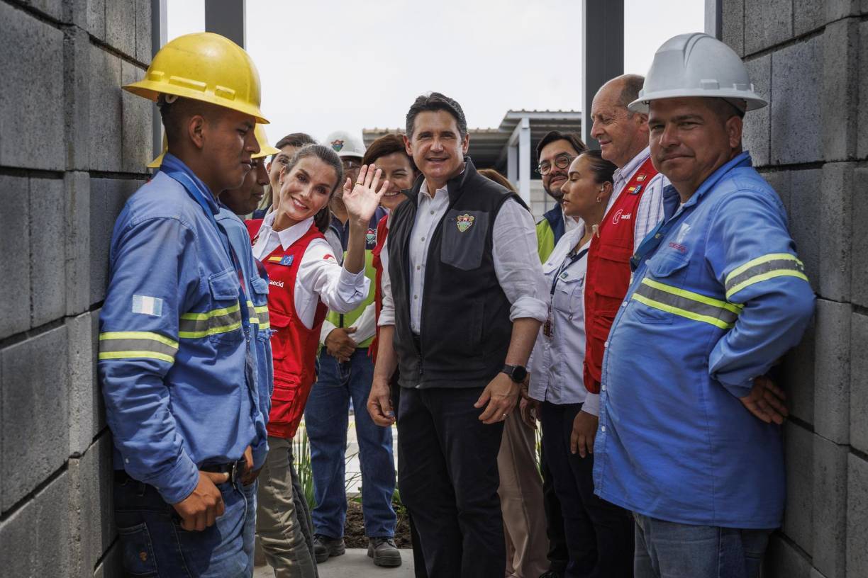 La Agencia Española de Cooperación Internacional tiene presencia en Guatemala desde 1987 y en la actualidad destina unos 30 millones de euros (33 millones de dólares) en medio centenar de programas. 