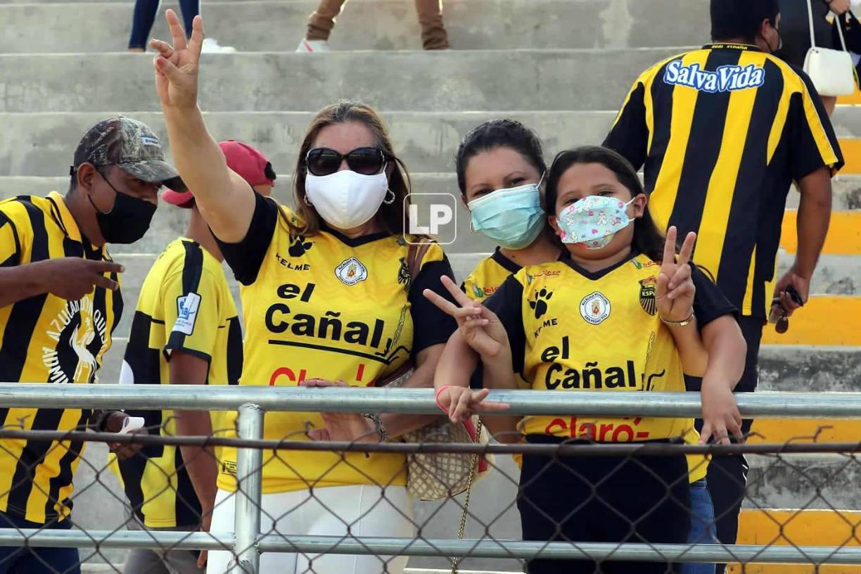 Aficionados del Real España llegaron al estadio Marcelo Tinoco de Danlí para apoyar a la Máquina ante la UPN.