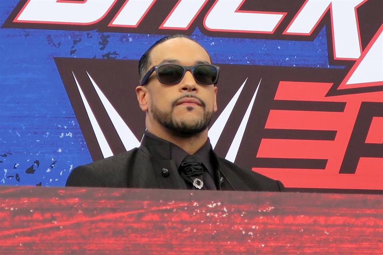 “No sé si alguien te lo ha dicho, pero si necesitas decirme algo, dímelo en la cara como estoy haciendo yo contigo”, respondió Priest a las expresiones del cantante.