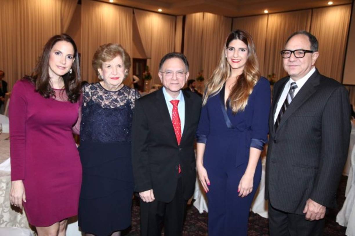Ivette Aramendía, Julieta, Guillermo, Lilibette y Gabriel Kattán.