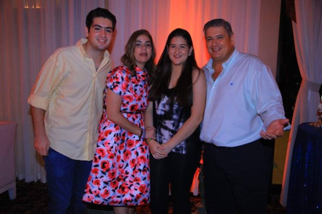 Juan Pablo, Ruth Marie, Amanda y Juan Carlos Sabillón.