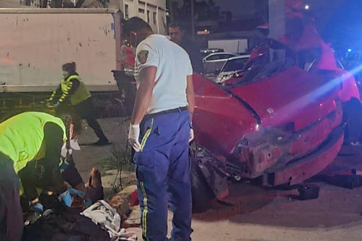 Para sacar a los ocupantes fue necesaria la intervención de los bomberos.