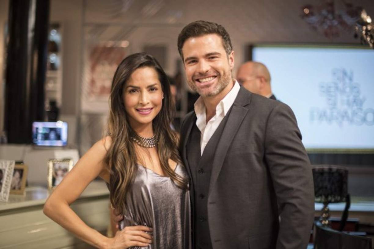 De igual forma, el actor de ‘Doña Bárbara” reveló que tiene una relación estable con otro hombre desde hace siete años. Contó, además, que “no sentía” que vivía “dentro del closet” debido a que su círculo íntimo, entre ellos familiares y amigos, ya conocían a su pareja.