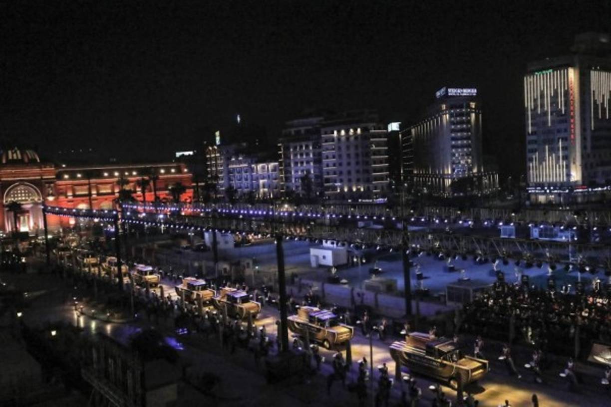 Bajo el hashtag en árabe #maldición_de_faraones, muchos internautas asociaron las recientes catástrofes ocurridas en Egipto a una 'maldición' que habría sido causada por el desplazamiento de las momias. El gran desfile, anunciado por las autoridades a través de videos en línea, causó sensación en las redes sociales.