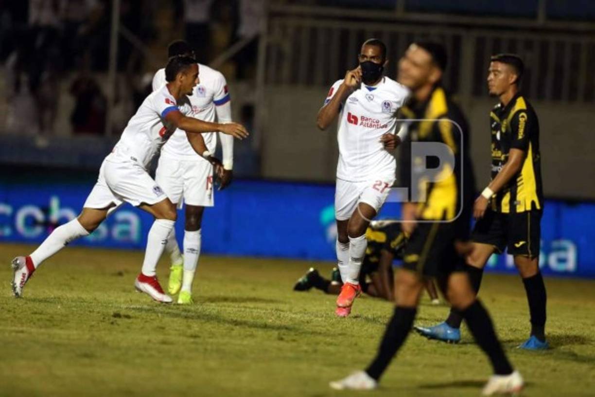 Jerry Bengtson salvó al Olimpia de la derrota con su agónico gol en el minuto 91 y así lo festejó ante la amargura de los aurinegros.