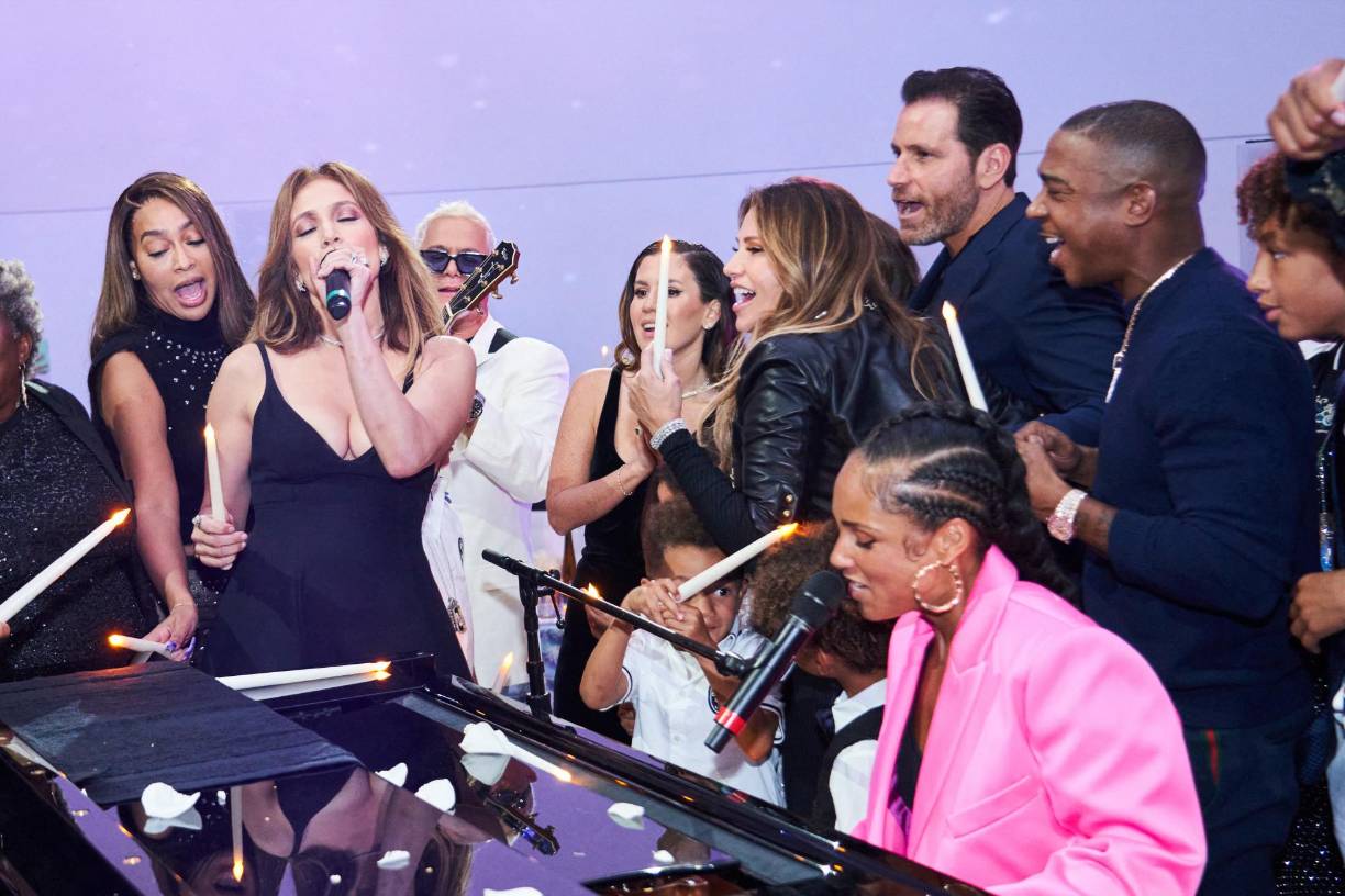 El funeral se convirtió en una fiesta de homenaje para JR Ridinger.