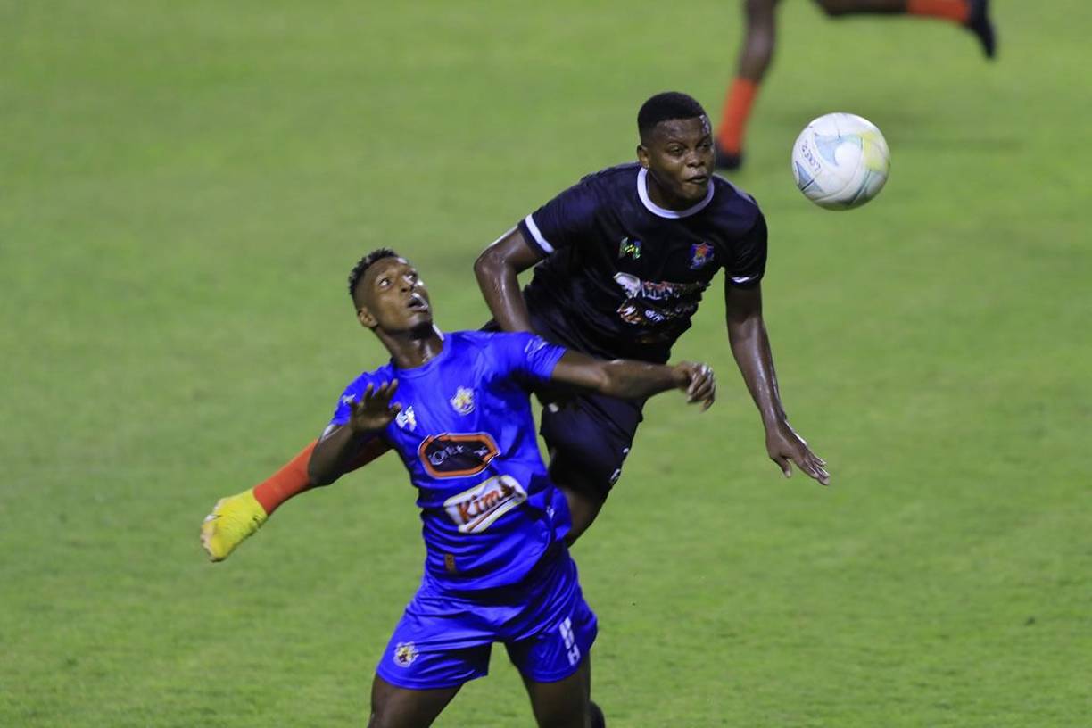 El colombiano Andrés Rentería fue un dolor de cabeza para la defensa del Villanueva FC.