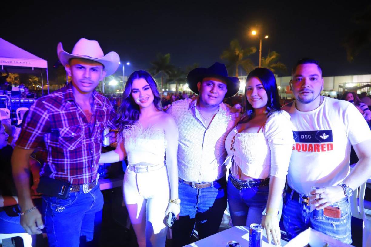 Mario Mendoza, Kensy Morales, Efraín Moreno, Alejandra Rodríguez y Allin Herrera. 