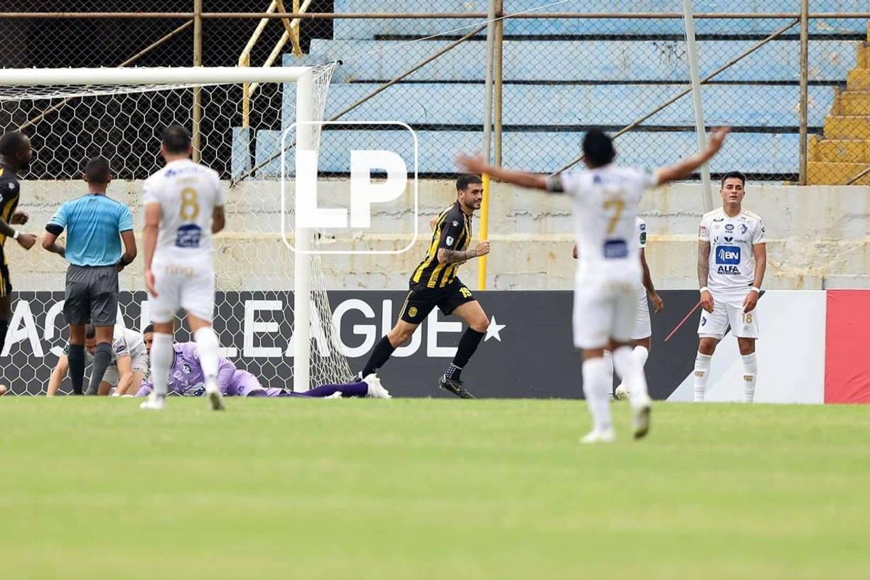 Ramiro Rocca abrió el marcador para el Real España en el Morazán.