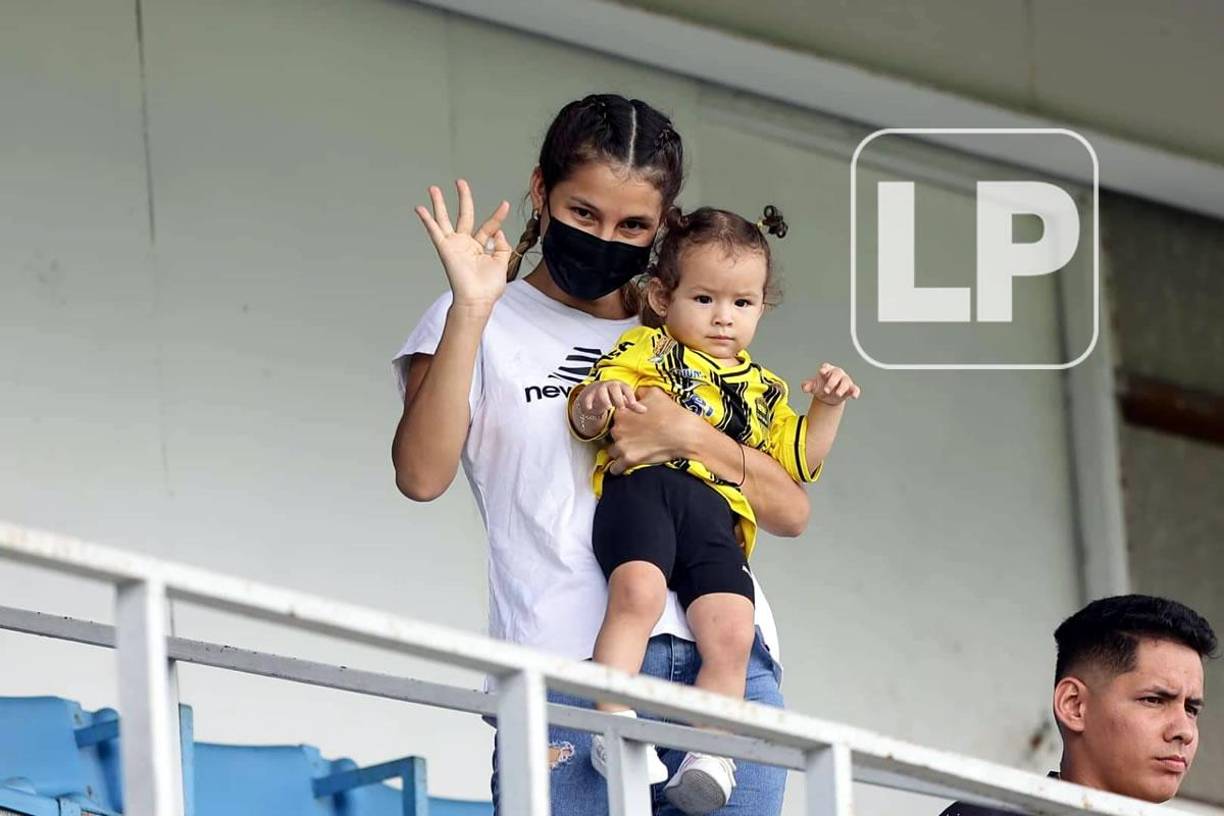Pequeñas y grandes llegaron a alentar al Real España.