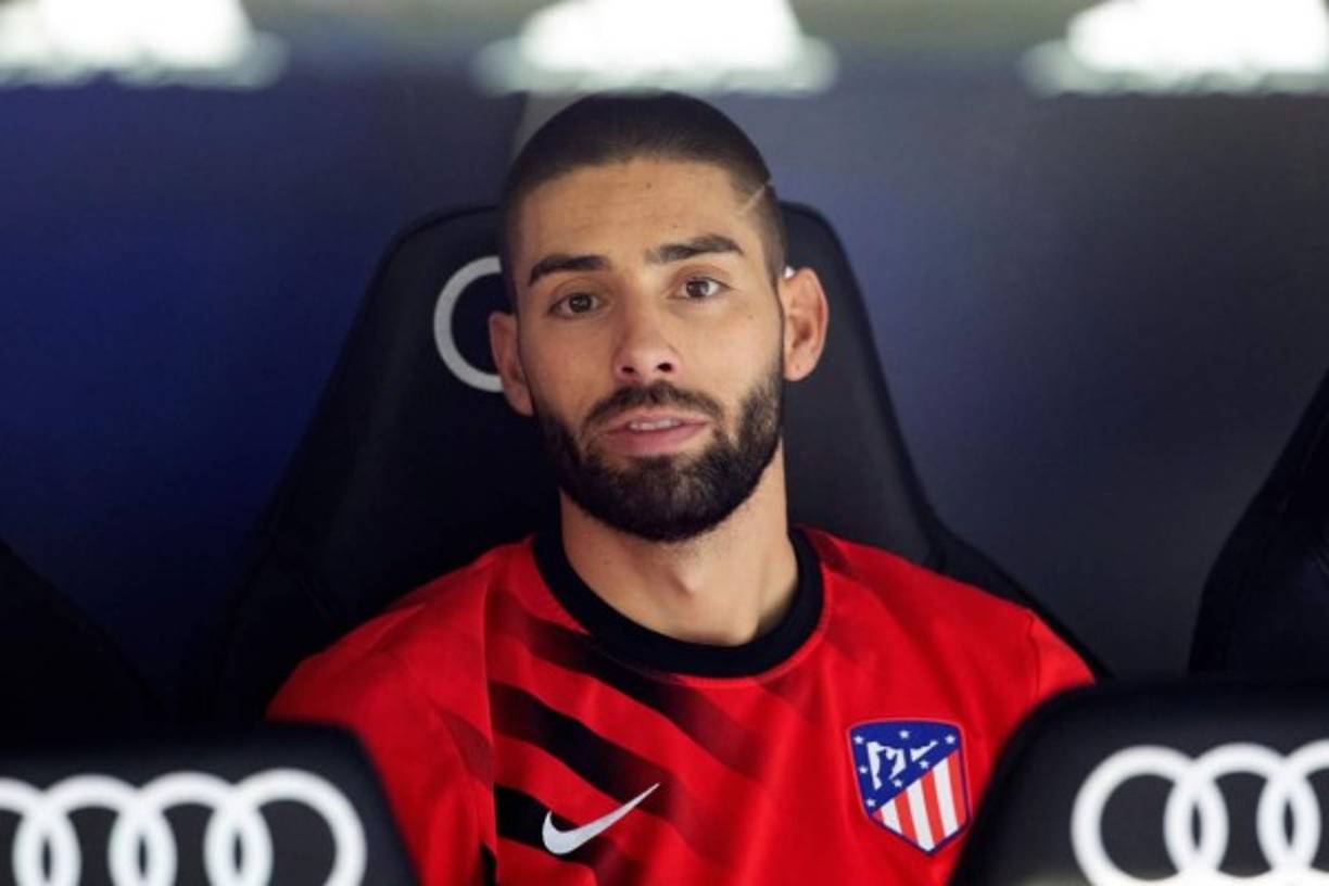 Yannick Ferreira Carrasco, nuevo fichaje del Atlético llegó de China y fue directo al banquillo para jugar el derbi ante el Real Madrid.