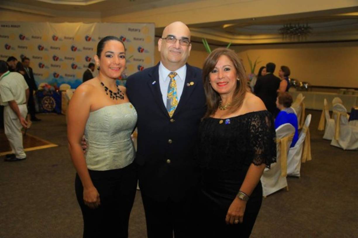 Ena, José y Ena Interiano.