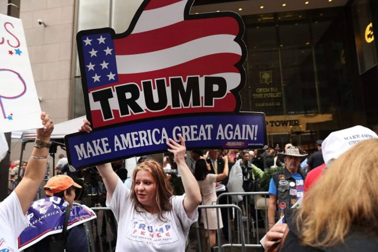 'Hay cero posibilidades de que vaya a renunciar', afirmó Trump en una entrevista al periódico 'The Wall Street Journal', en la que rechazó que su campaña esté 'en crisis' y aseguró contar con un apoyo 'increíble'.