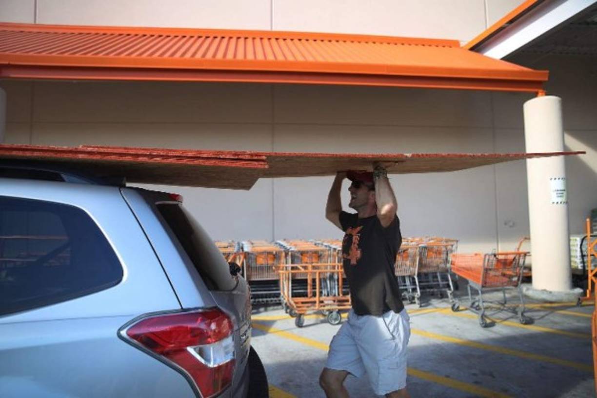 La capital de Estados Unidos, Washington DC, también fue declarada este martes en estado de emergencia como medida de prevención previo a la llegada del potente huracán.