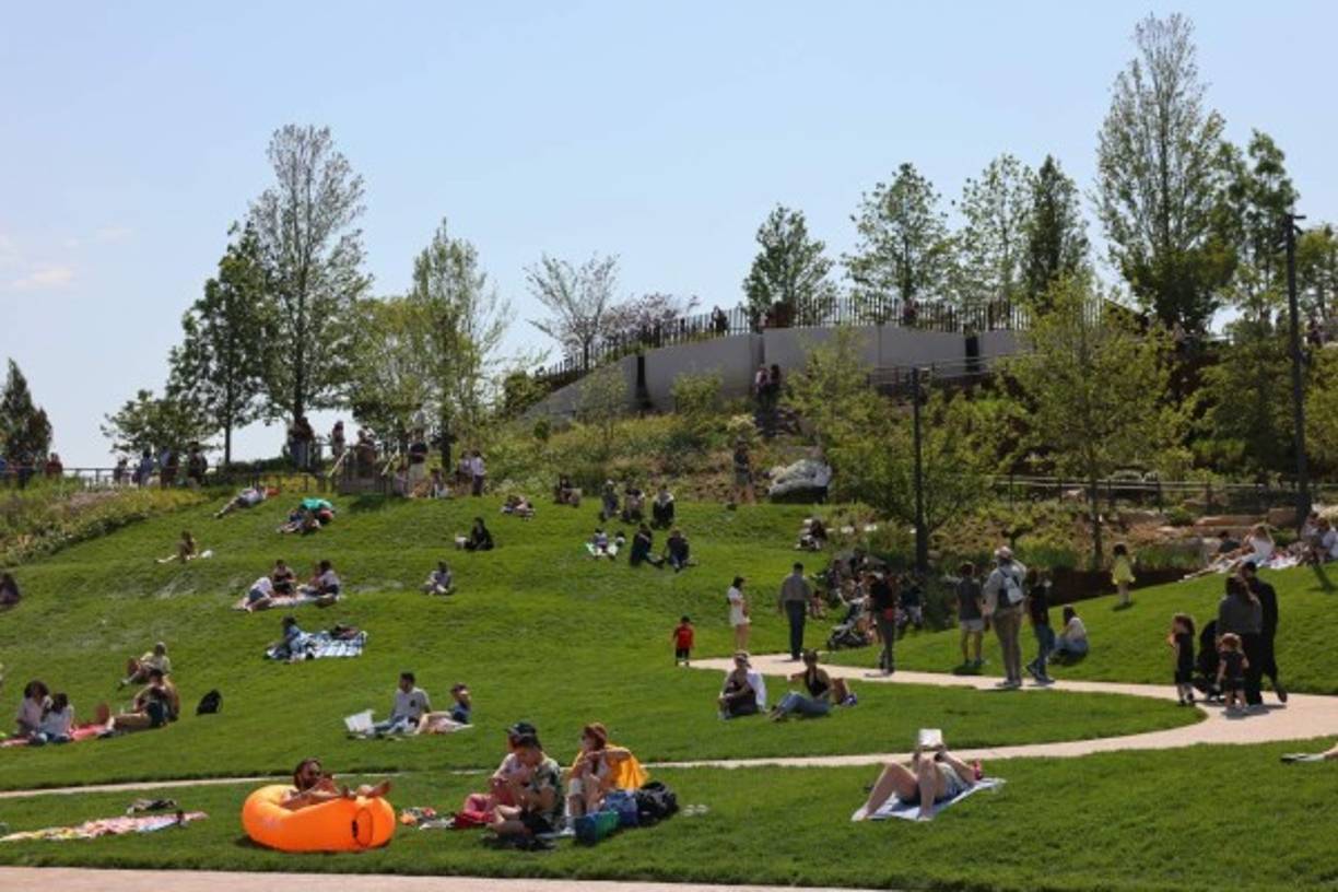 Se trata de un jardín de las delicias 'abierto a todos' y 'un regalo a Nueva York para que la gente tenga acceso a una combinación de naturaleza y arte', con actuaciones -que serán generalmente gratuitas- de música, danza, teatro o comedia.<br/>