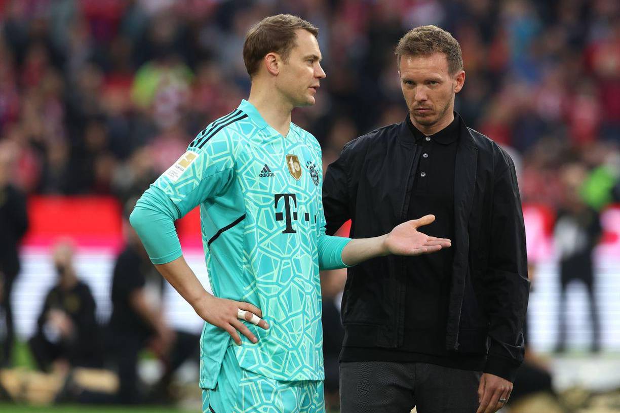 Uno de los primeros problemas de Julian Nagelsmann fue su ruptura con Manuel Neuer después de que el portero dijera que “sentía que le estaban arrancando el corazón” cuando el técnico reemplazó a su entrenador de porteros y amigo, Toni Tapalovic, en enero. El guardameta lanzó críticas abiertamente.
