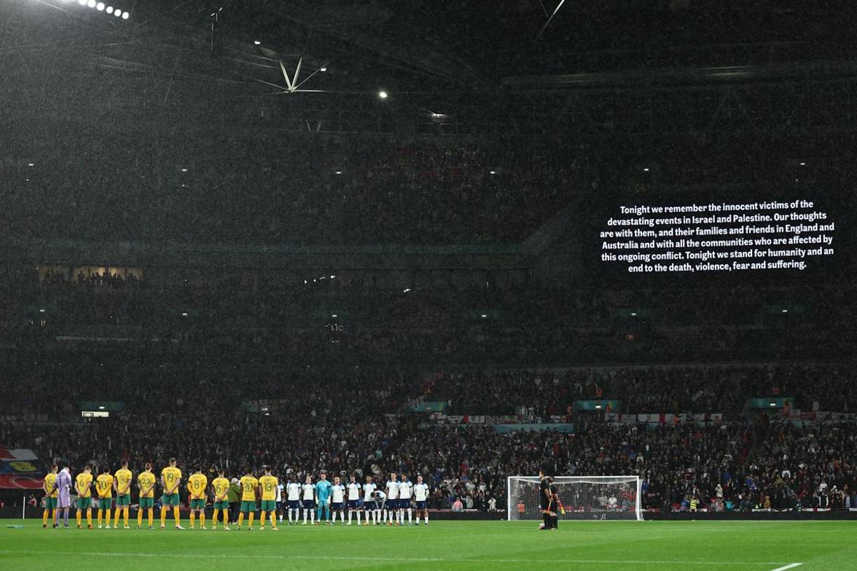 Este viernes se guardó un minuto de silencio en Wembley antes del inicio del partido amistoso Inglaterra-Australia, en homenaje a las “víctimas inocentes” del conflicto en Israel y en Gaza.