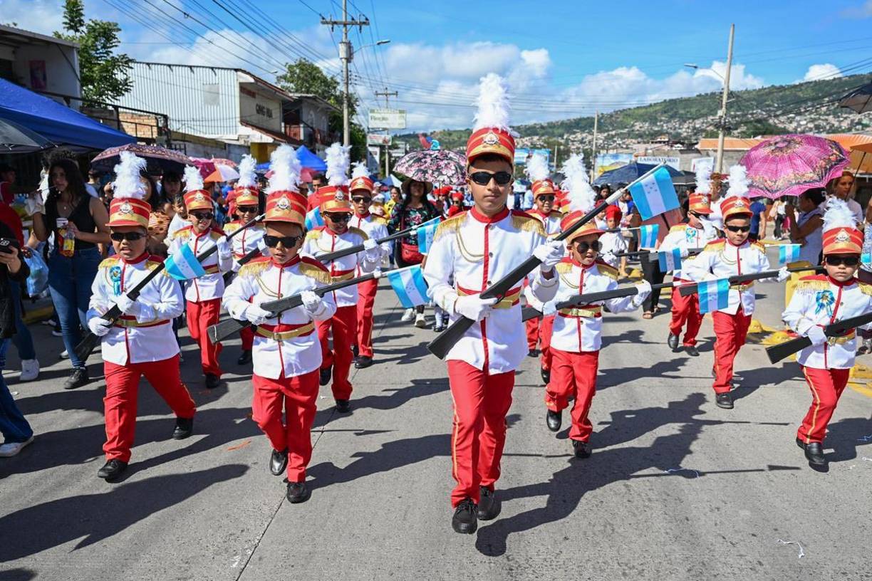 El Subdirector de Talento Humano Docente de la Secretaría de Educación y Secretario del Comité Cívico Interinstitucional Permanente (COCIP), David Blanco, detalló que “en el Distrito Central desfilaron un total de 268 Centros de Educación Básica, en la celebración del 203 aniversario de Independencia”.