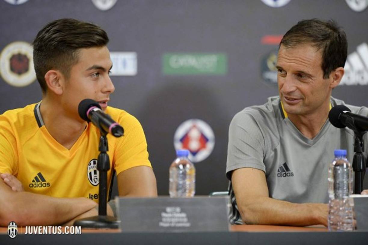 Massimiliano Allegri, entrenador de la Juventus, se refirió al interés del Barcelona en fichar a Paulo Dybala si Neymar se marcha al PSG. 'No temo perderlo. Por otro lado, no conozco de primera mano lo que está pasando con Neymar y el PSG, así que no sé si se cumplirá esa premisa de que el Barça tenga que fichar un sustituto. Esto es algo que no puedo controlar, así que no estoy preocupado'.