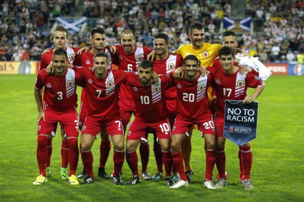209 Gibraltar. Esta selección está igual que las anteriores, sin puntos. Es una de las selecciones más antiguas del mundo ya que se fundo en el año 1895. El 20 de marzo de 2015, Lee Casciaro delantero del combinado nacional anotó el primer gol oficial en la historia del seleccionado en la derrota frente a Escocia por 6-1 en Glasgow.