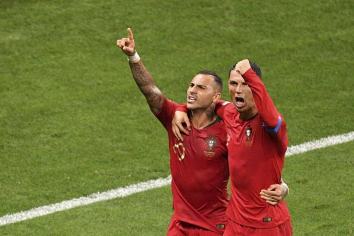 Ricardo Quaresma adelantó a los lusos poco antes del descanso (45). Cristiano Ronaldo se fue a festejar con su compañero.