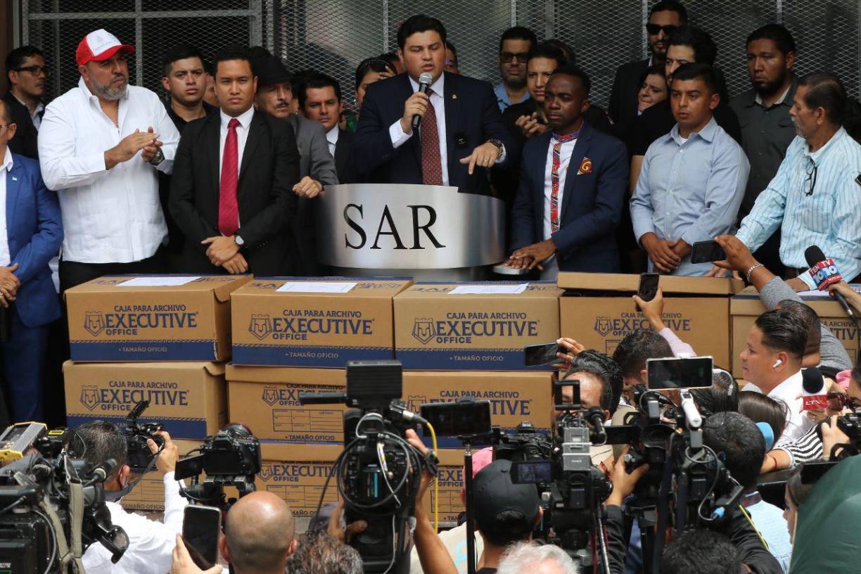 Ochoa fue emplazado por directivos del Cohep para que presentara pruebas luego que hiciera explosivas declaraciones contra líderes empresariales y sus vínculos con la corrupción. 