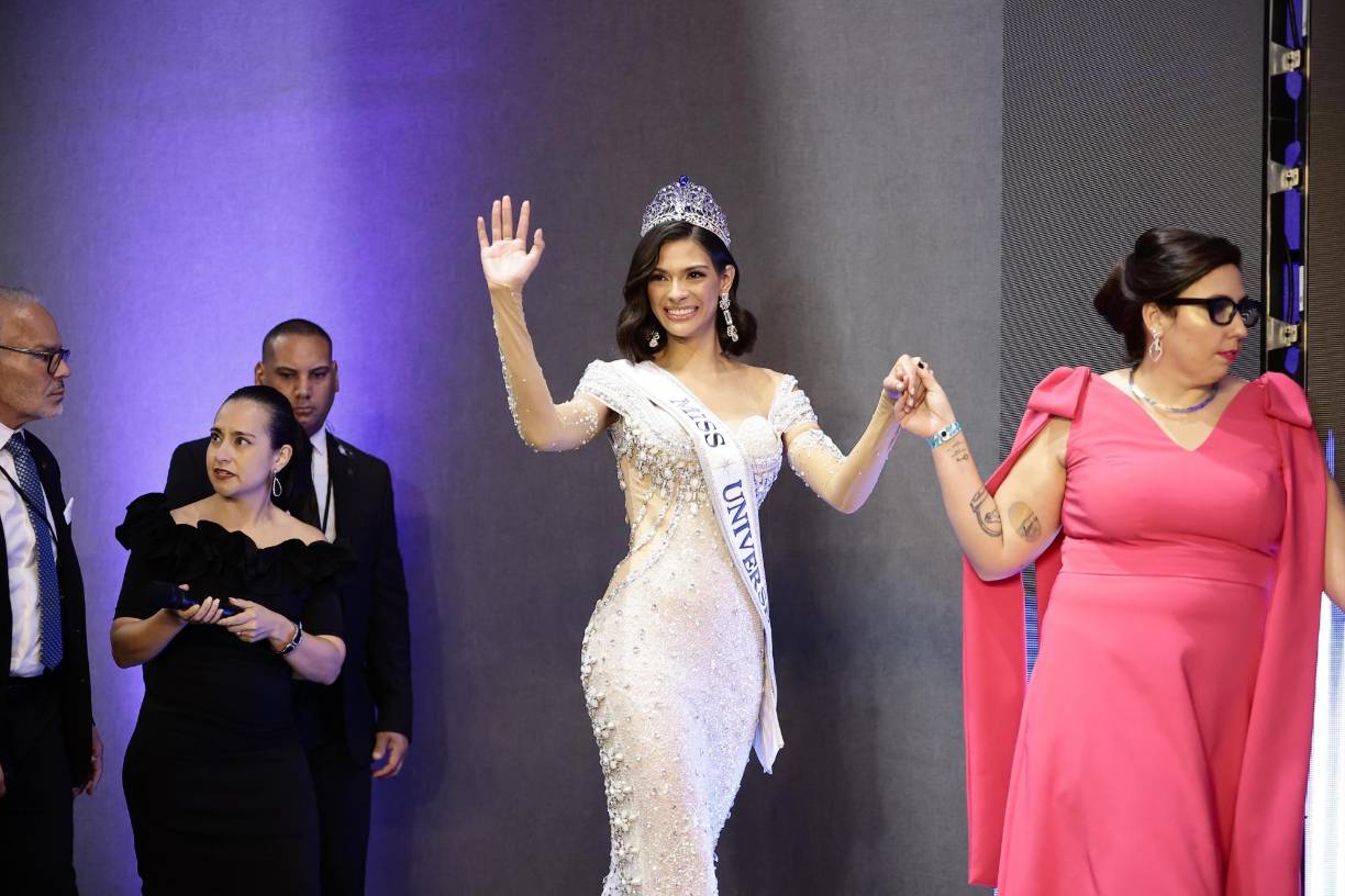 Sheynnis Palacios, de 23 años, graduada en comunicación social y quien vivirá en Nueva York (EE.UU.) por un año para atender sus compromisos con la franquicia internacional, aún no tiene fecha de retorno a Nicaragua. 