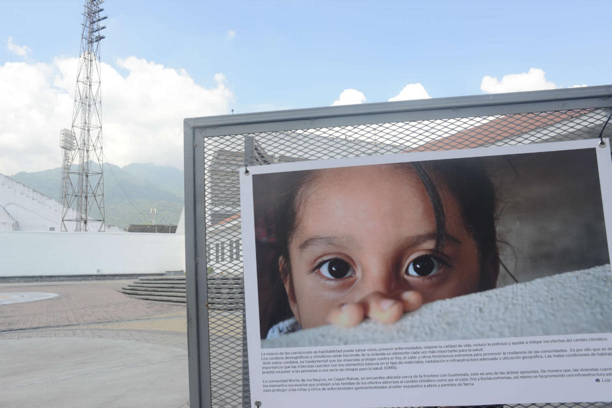 Feria del Libro SPS 2022 continúa en la Plaza de las Banderas
