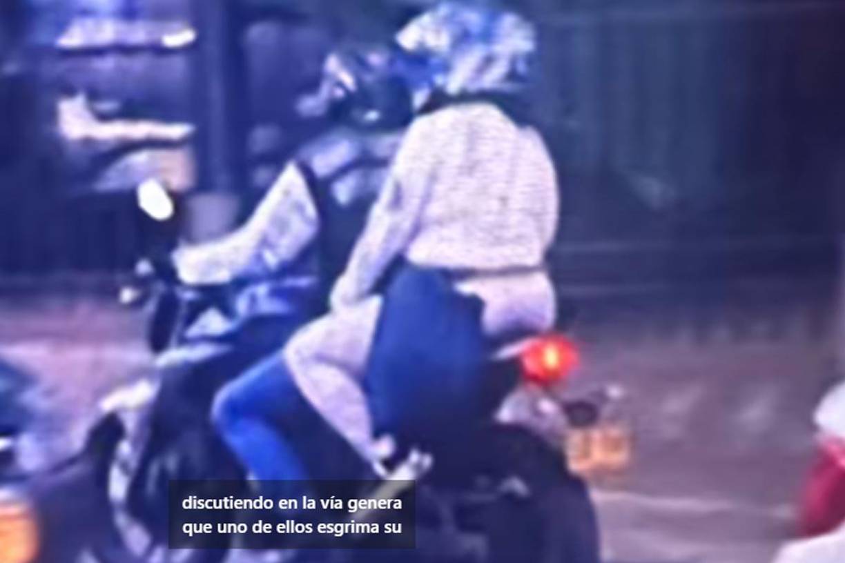 De acuerdo con el relato de uno de los testigos del violento hecho, uno de ellos desenfundó su arma y disparó contra el otro motociclista, pero la bala impactó en el cuerpo de Lyaner Ramos.