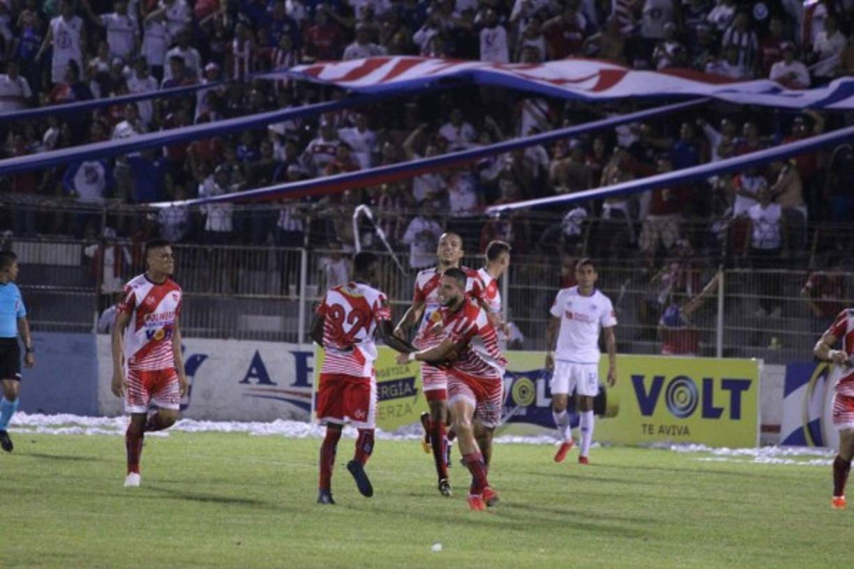 La algarabía era evidente en la plantilla del Vida, mientras que en el Olimpia fue todo lo contrario.