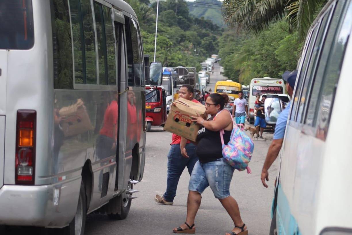 Liberan paso vehicular en Colón tras diez horas de toma de carretera