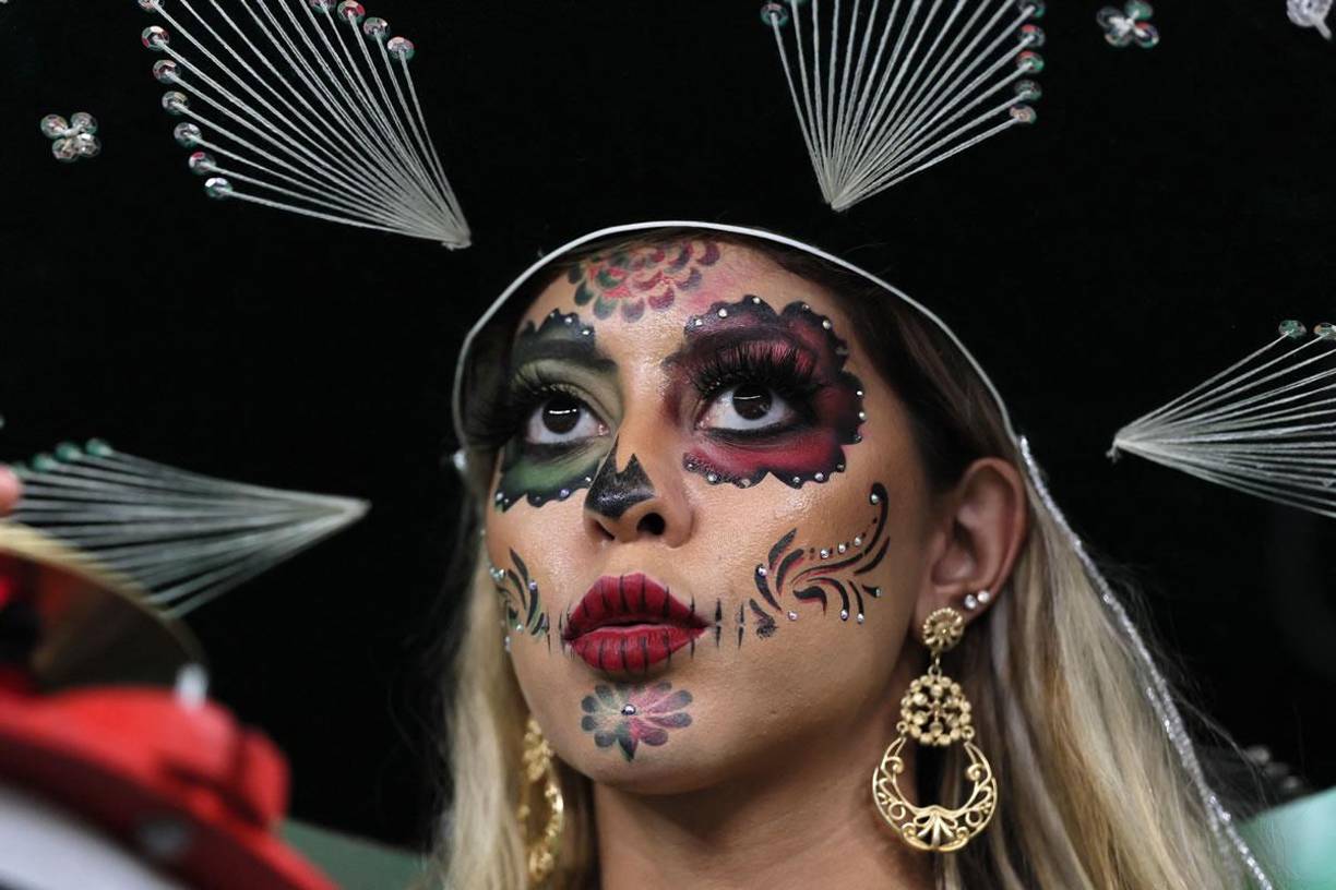 Mexicanos rompen reglas en Qatar y el ambiente en Arabia-México