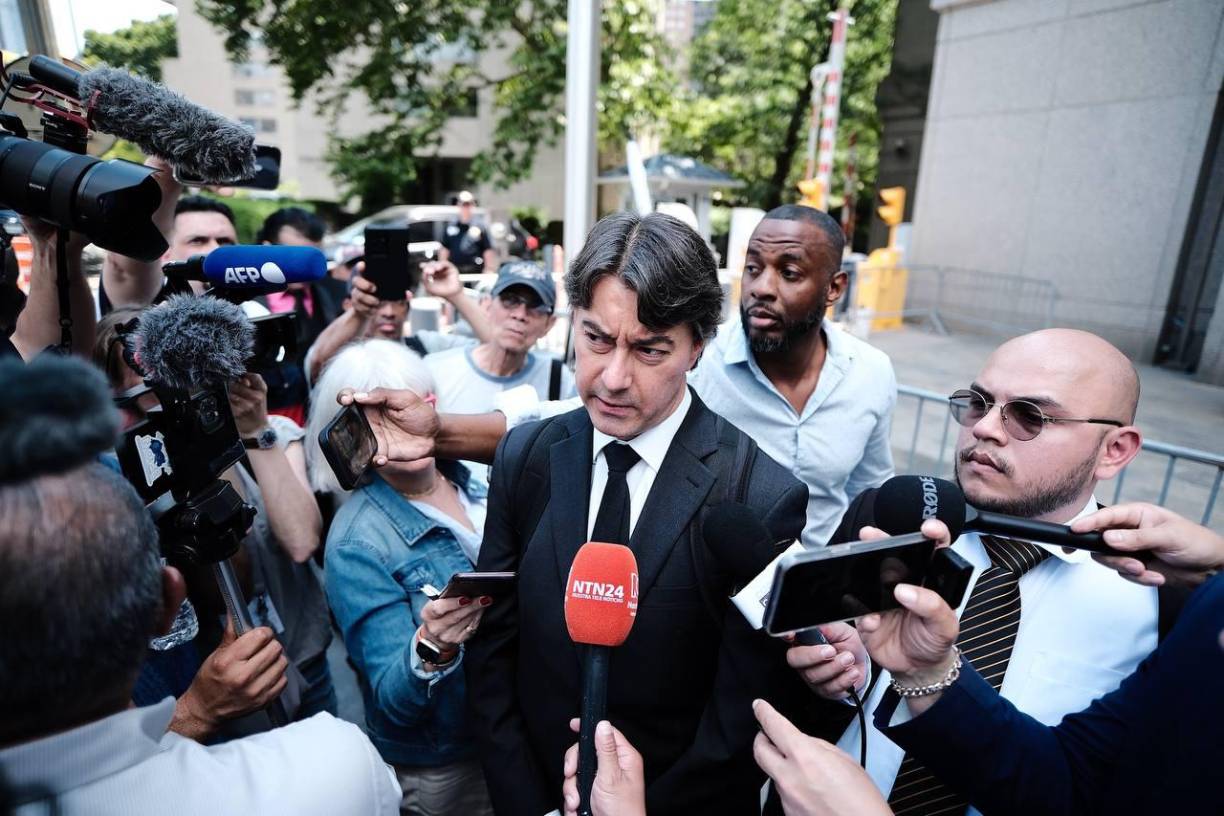 <b>Declaraciones del Abogado</b>: Renato Stabile, abogado defensor de Hernández, declara a la prensa que la sentencia de 45 años “no es una victoria”. 