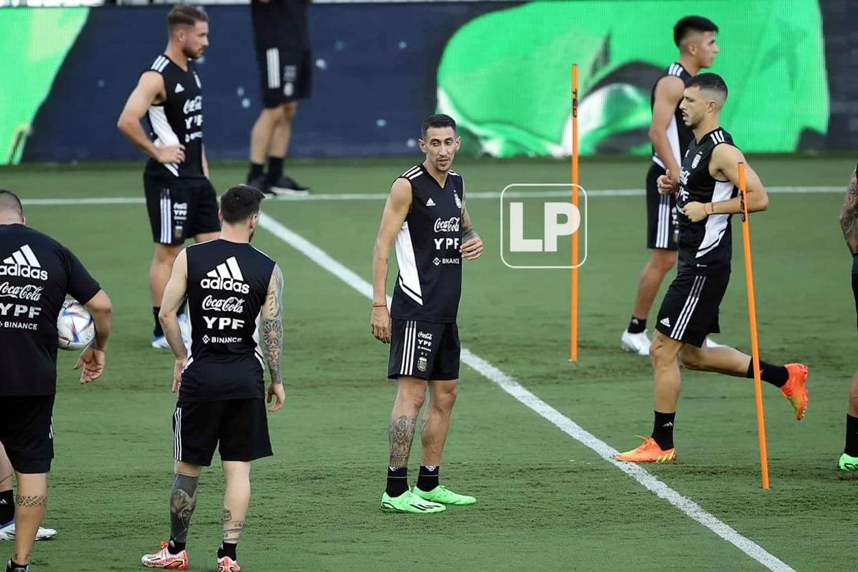 Ángel Di María se quedaría en el banco de suplentes y tendría minutos en el segundo tiempo.