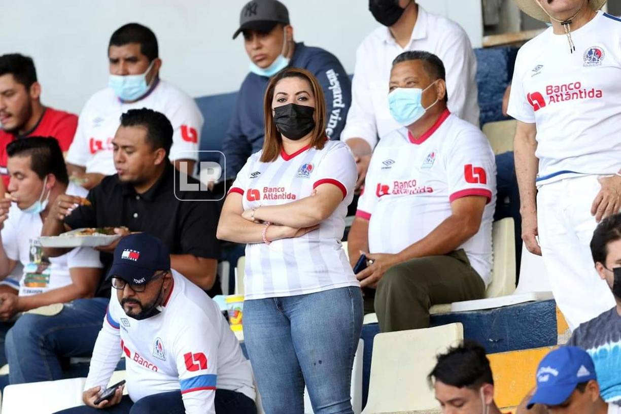 Los olimpistas se dieron cita para alentar a su equipo en tan importante partido. 