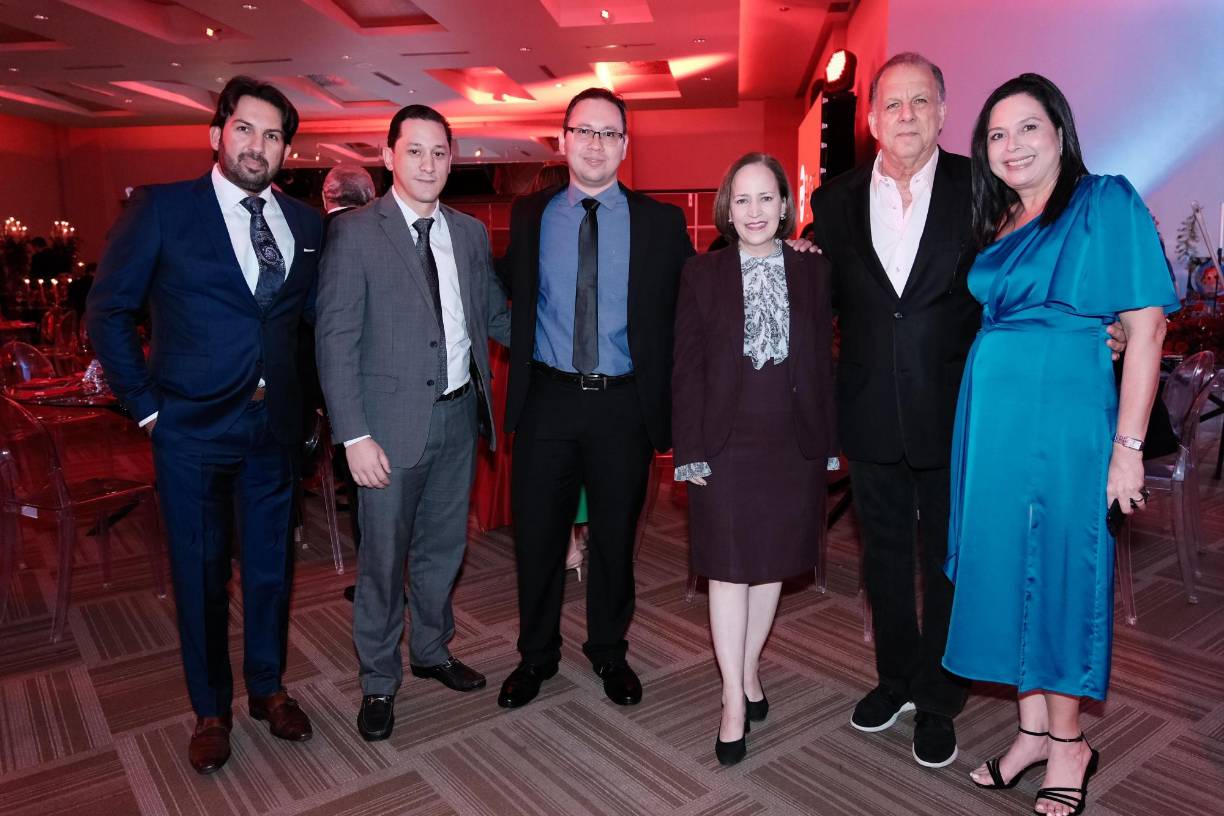 Mauricio Canahuati, Carlos Mendoza, Guillermo Cubero, Alexa Foglia, Edgardo Canahuati y Claudia Mcnab 