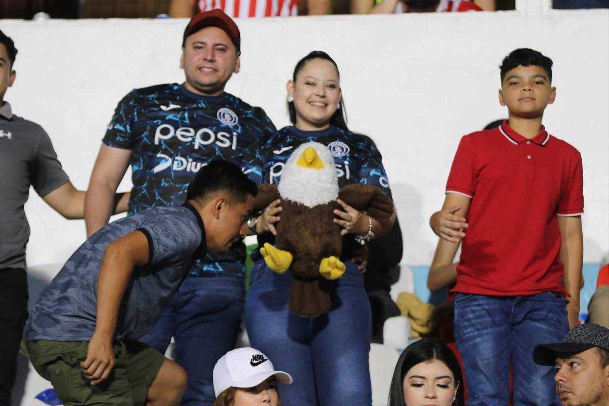 Un lindo ambiente familiar se vivió en el estadio. 