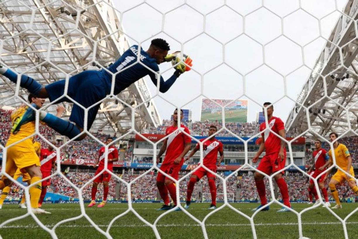 Volada espectacular del portero peruano Pedro Gallese.