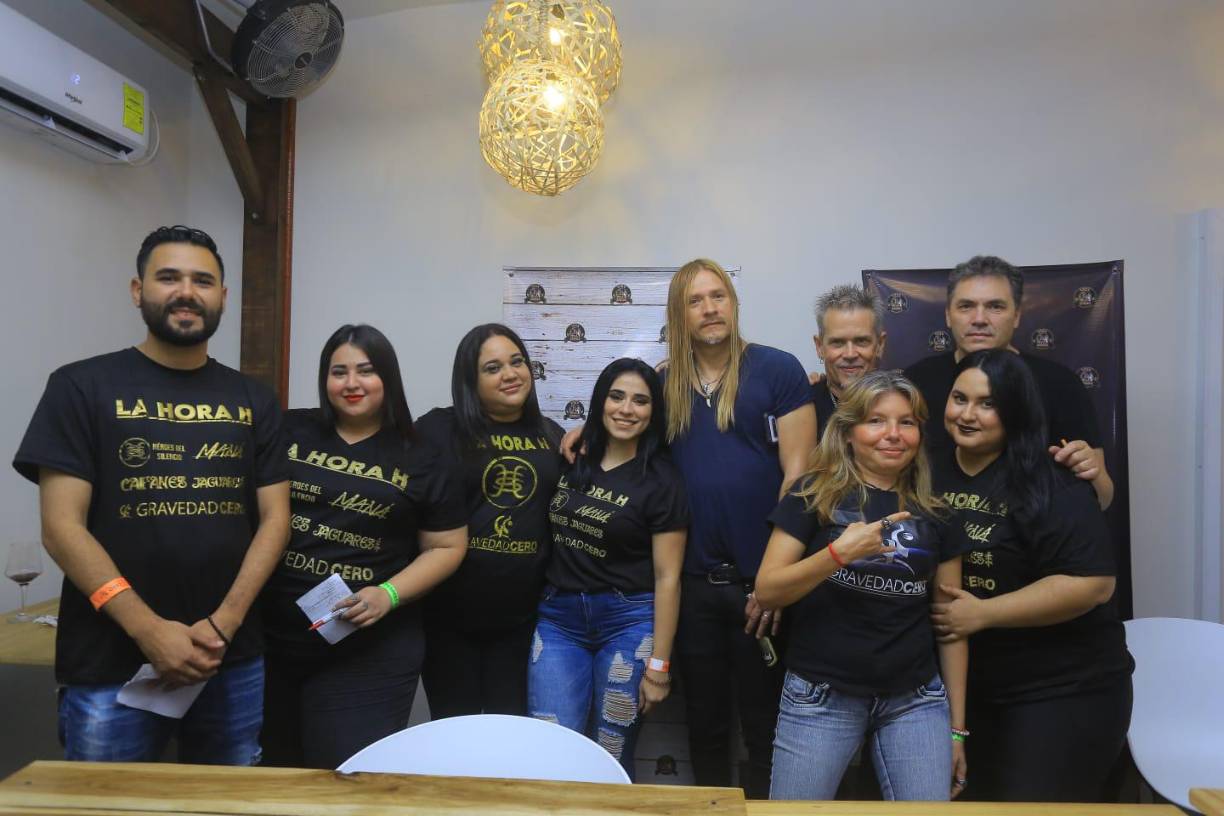 Los fanáticos compartieron con los músicos por casi dos horas. 