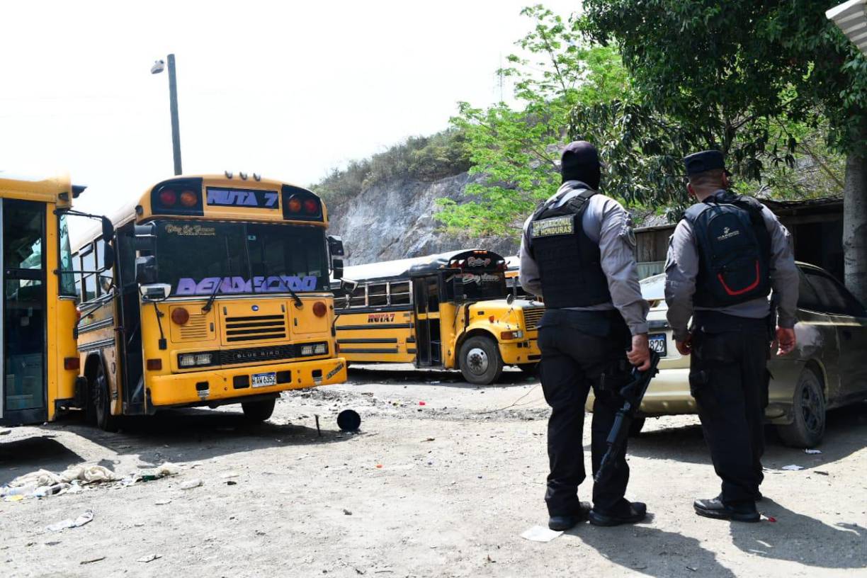 La Ruta 7 paró porque un grupo criminal les estaba pidiendo L100,000 como garantía para poder trabajar, pero sumado a esto cada conductor de unidad debía pagar mensualmente otra cantidad por operar.