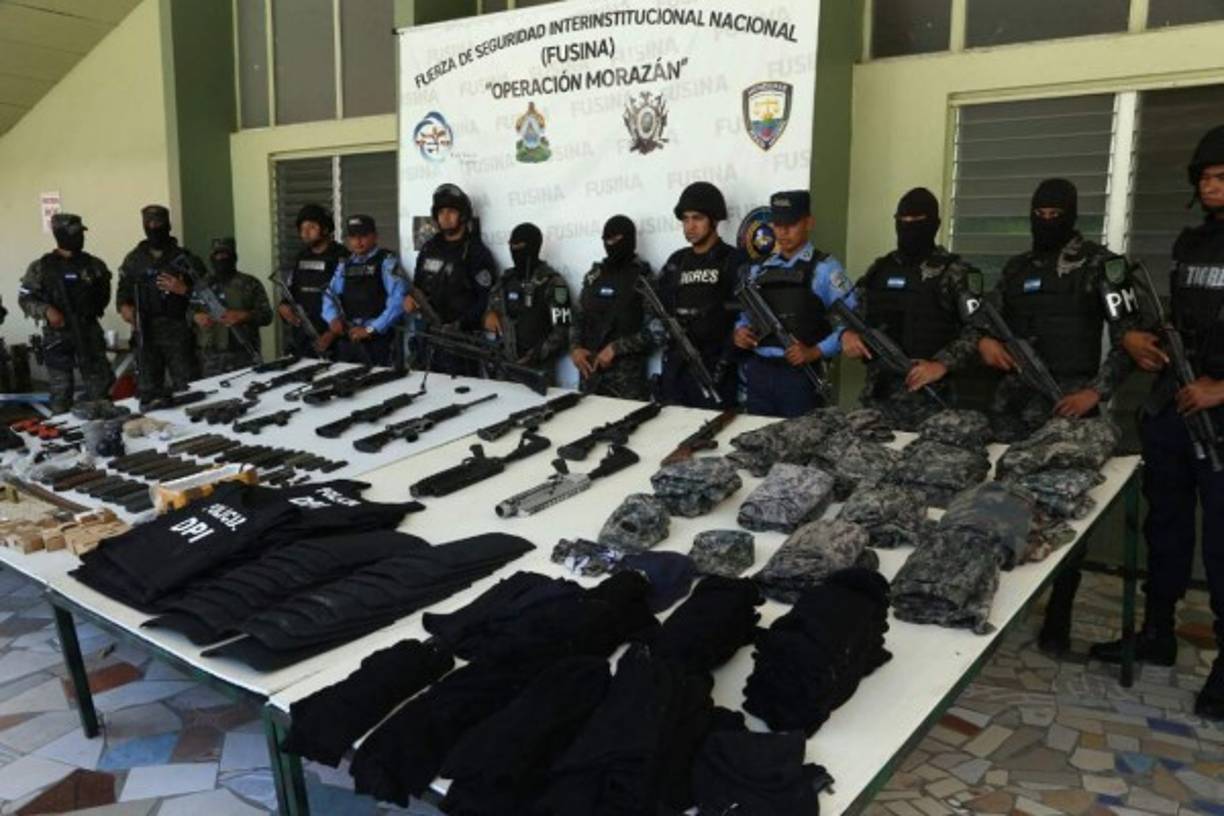 Agents of the National Guard patrol the outside of the hospital at the south of the capital, where the secretary of Citizen Security Omar Garcia Harfuch is intervened after the attack by an armed group, in Mexico City, Mexico, 26 June 2020. At least two bodyguards died in the attack according to sources from the Secretariat of Citizen Security (SSC) of the capital. EFE/Jose Pazos<br/>