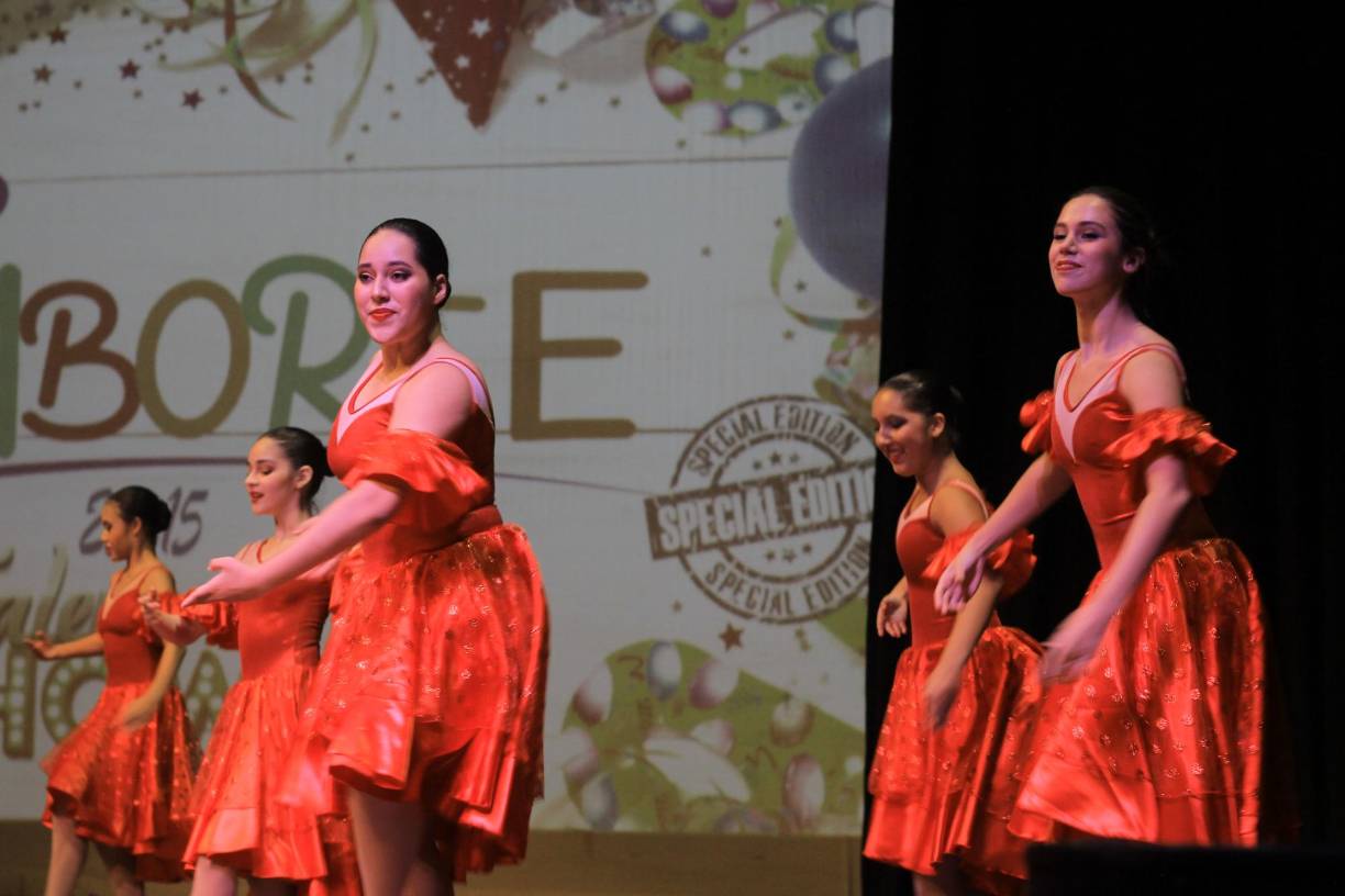 La Academia de Bellas Artes se encargó de amenizar mucho más la noche.