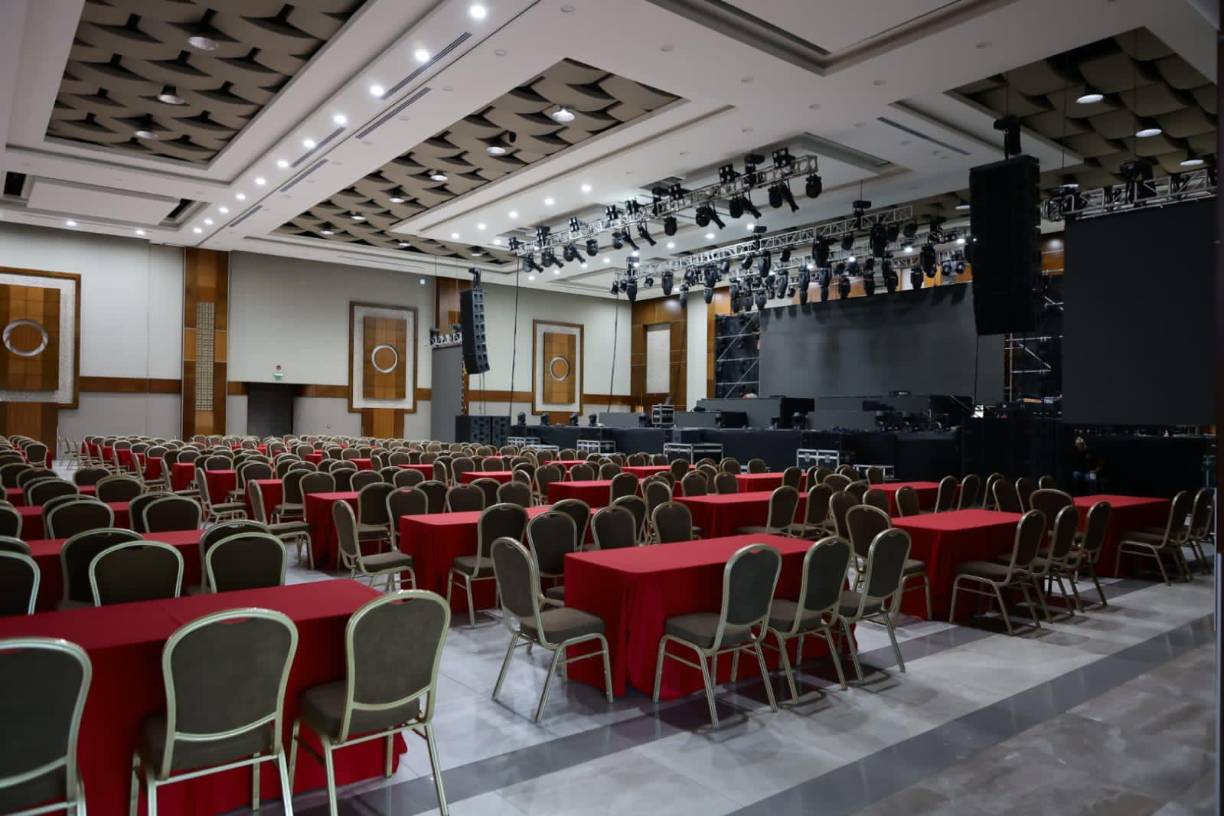 Así luce el recinto en el que cantará este viernes 12 de agosto. Las entradas disponibles son al área Platinum y VIP a un precio de 3,875 y 3,325 lempiras, respectivamente. Hay financiamiento de 3 a 6 meses con Bac Credomatic, Banco Atlántida y Banco Promérica.