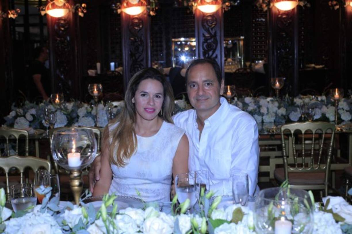 Merle y Elías Larach.