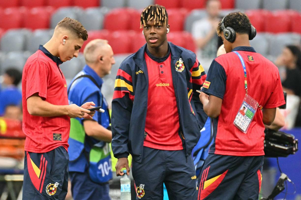 En el Athletic Bilbao no ha gustado en lo más mínimo el poco actuar que ha tenido la Real Federación Española de Fútbol (RFEF) ante la presión mediática que se ha ejercido sobre su futbolista, Nico Williams, con respecto a un posible fichaje con el Barcelona y también le envió un mensaje al club presidido por Joan Laporta.