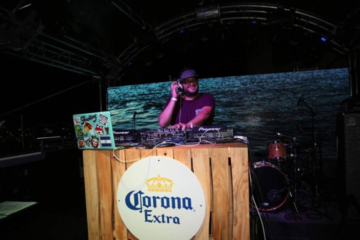 El disyóquey fue Dub, quien se lució.